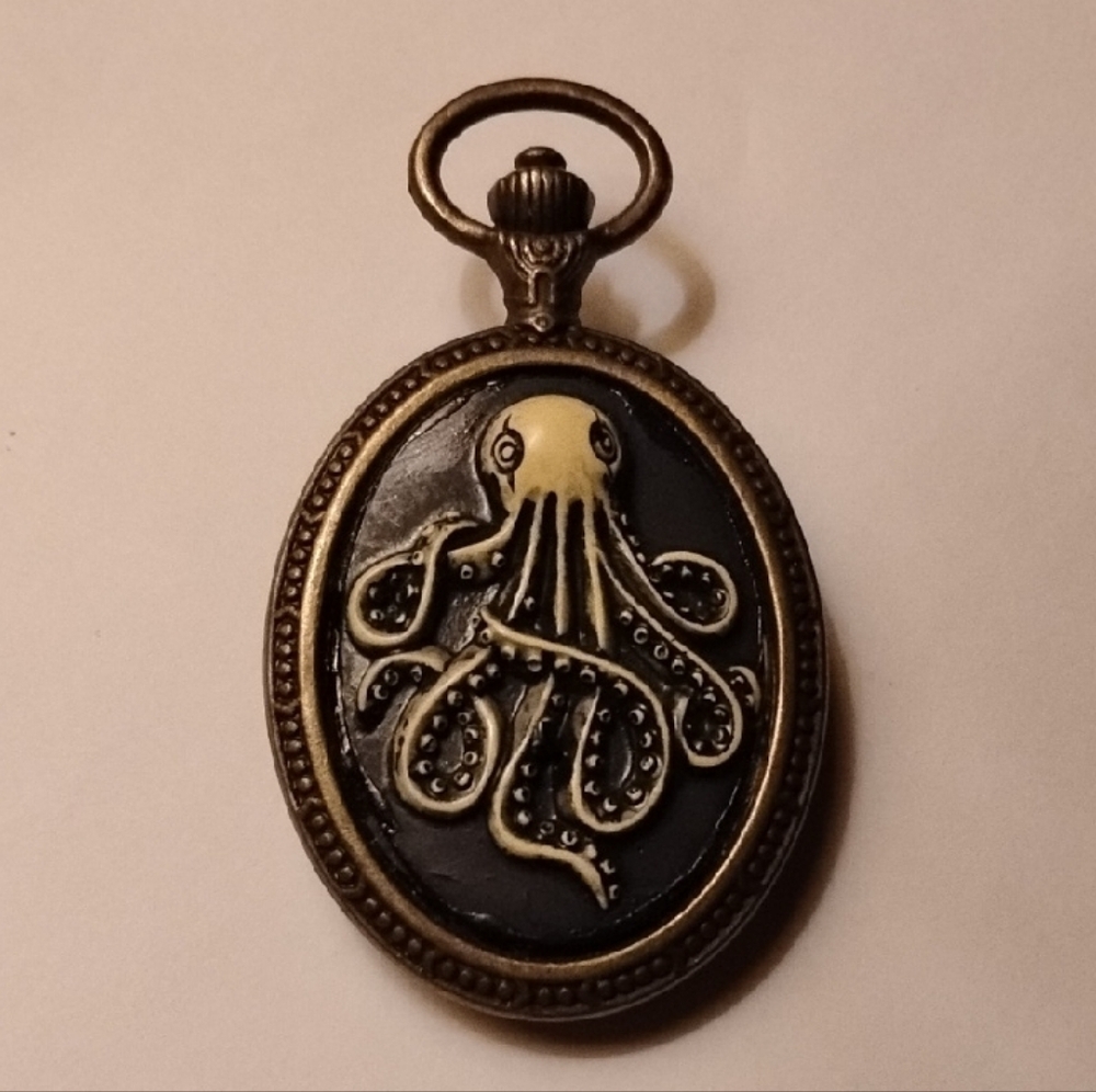 Gothic Skeleton Cameo Pendant in Black and Ivory - Picture 2 of 3